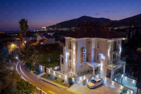 Villa L Palace
